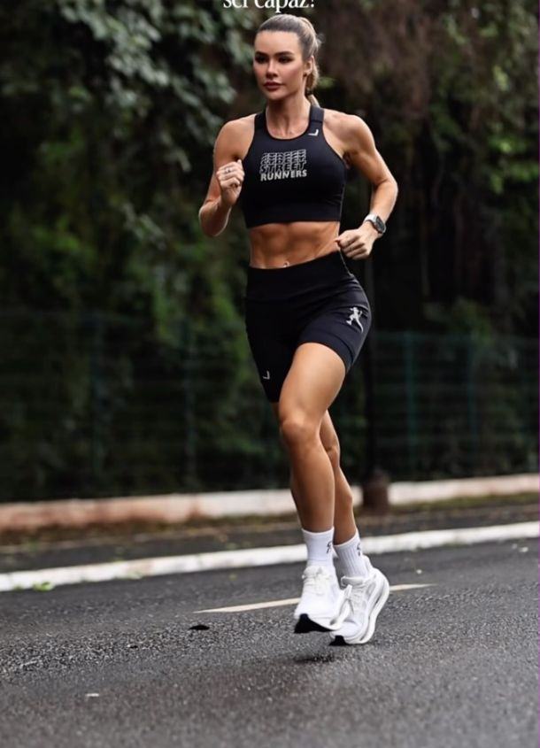 Atleta correndo com a frase: nada é mais viciante que conseguir algo que você não acreditava ser capaz