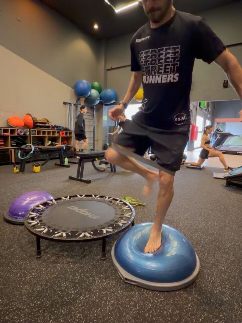 Treino de propriocepção com bosu e minicama elástica